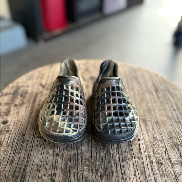 Kids Black and Brown Slip-On Shoes - Picture 2 of 3